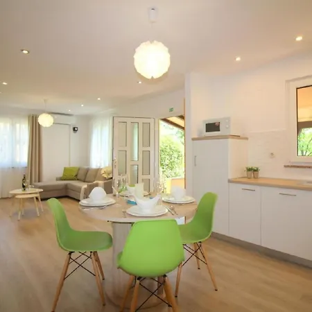 Melisa 4 By Interhome Tatil Evi Poreč